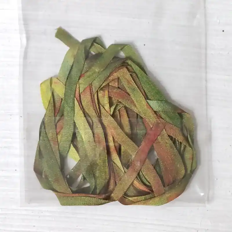 Risparmia ora - Nastro di Seta 4mm Tinto a Mano, Verde MONET - Silk Ribbon di Painters Threads
