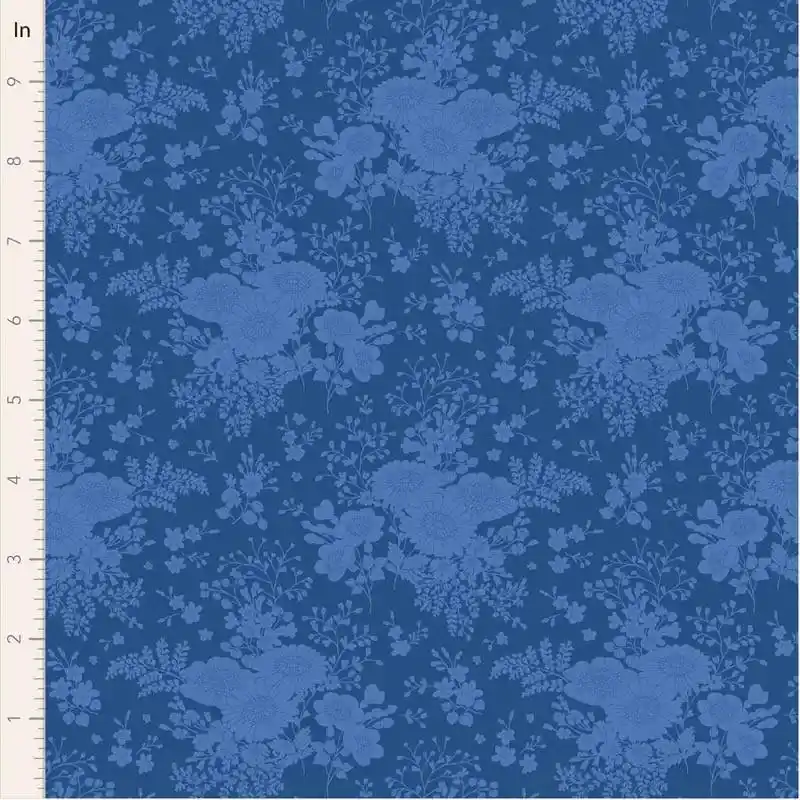 Prezzo produttore - Tilda Something Blue, Isolde Night, tessuto con fiori azzurro scuro su fondo blu