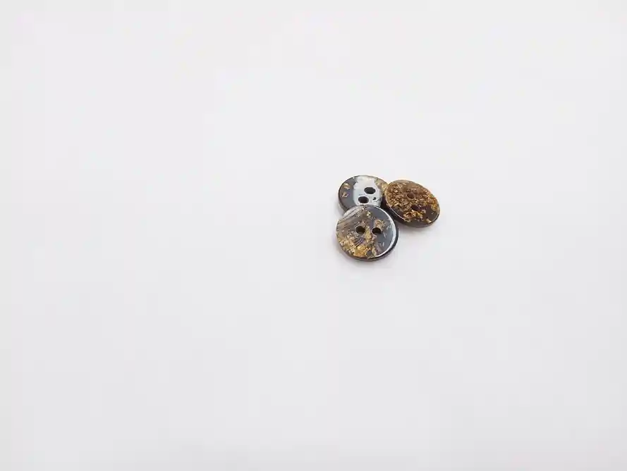 Prodotto di punta - CONFEZ. 6 BOTTONI PIATTI GRIGIO E ORO diam. 1,5 cm