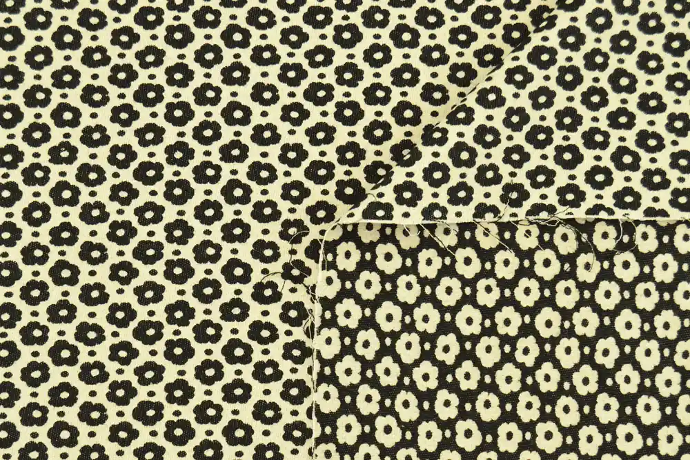 Ultimo arrivo - Jacquard a fiori nero e beige con lurex oro