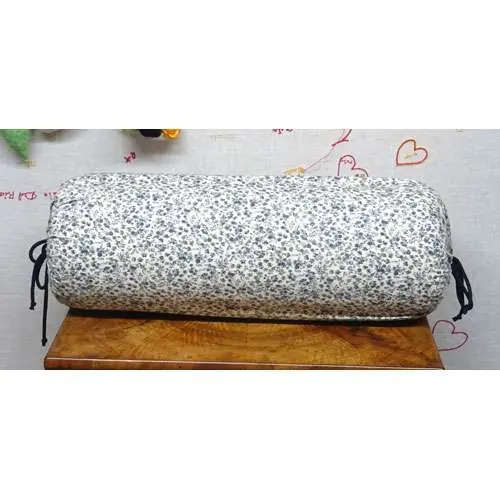 Tombolo, solo cuscino, cm 56 imbottitura segatura fiorellini blu | Top vendite