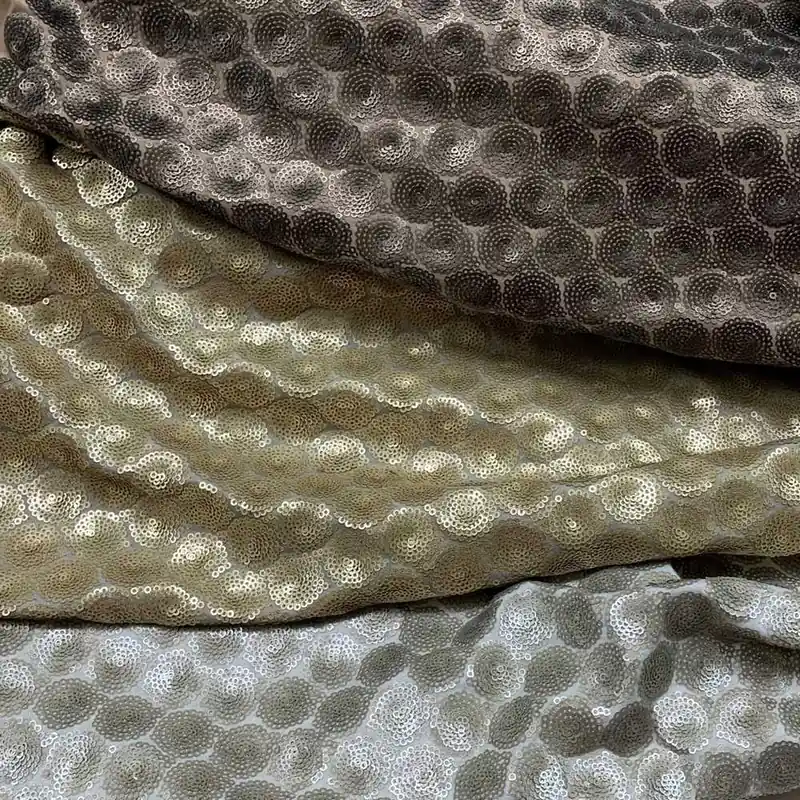 Tessuto Jersey Ricamato Paillettes Medagliette 50 Cm - Acquista online