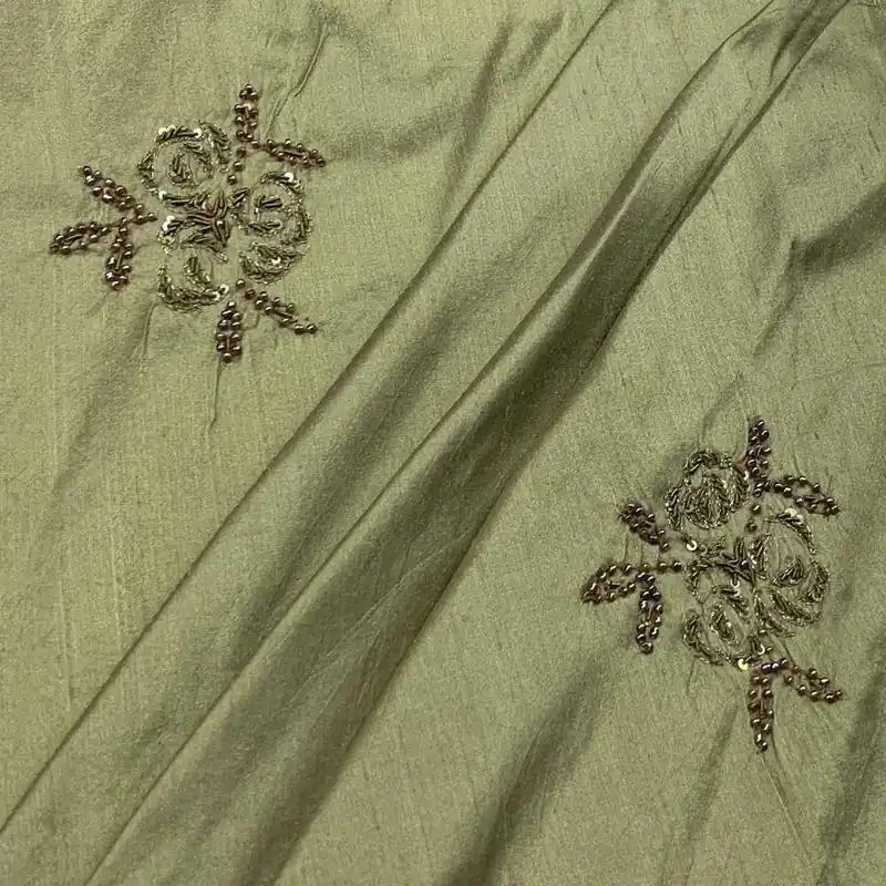 Tessuto Shantung Verde Ricamato Fiori Perline 50 Cm - Nuovo arrivo