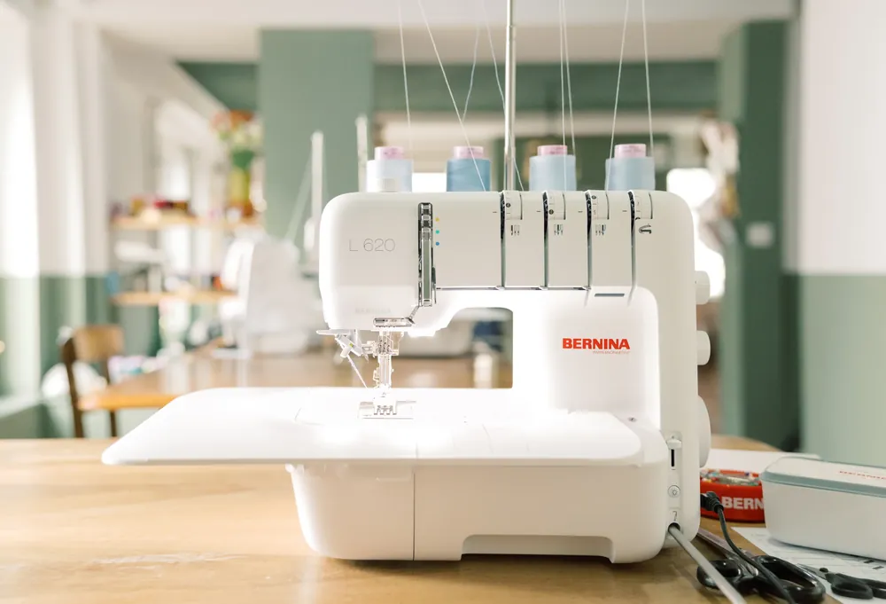 Qualità garantita - BERNINA L 620 punto copertura con infilatura ad aria