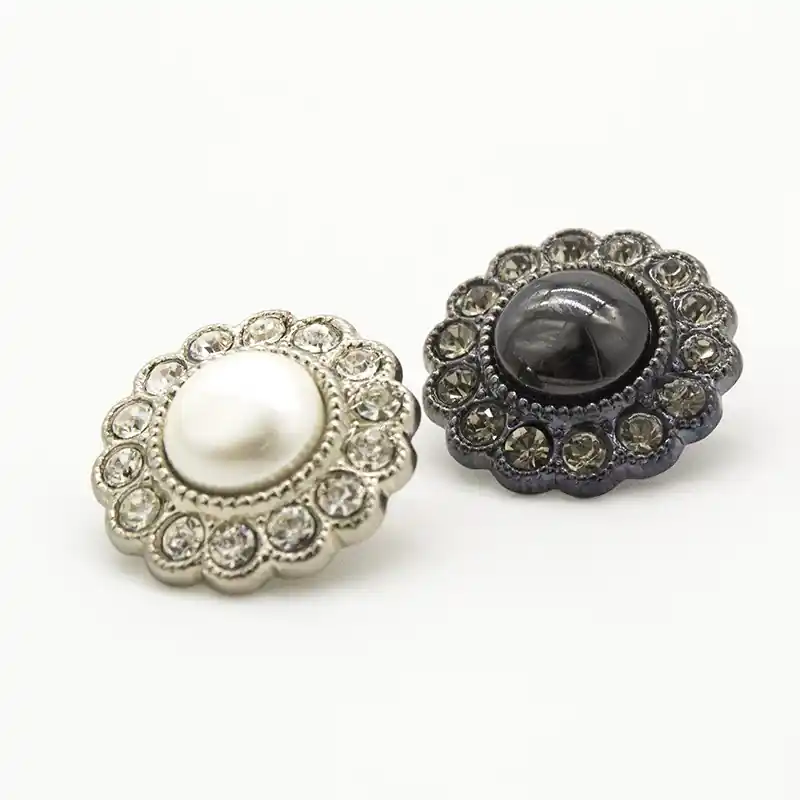 Bottone perla e strass | Risparmia ora